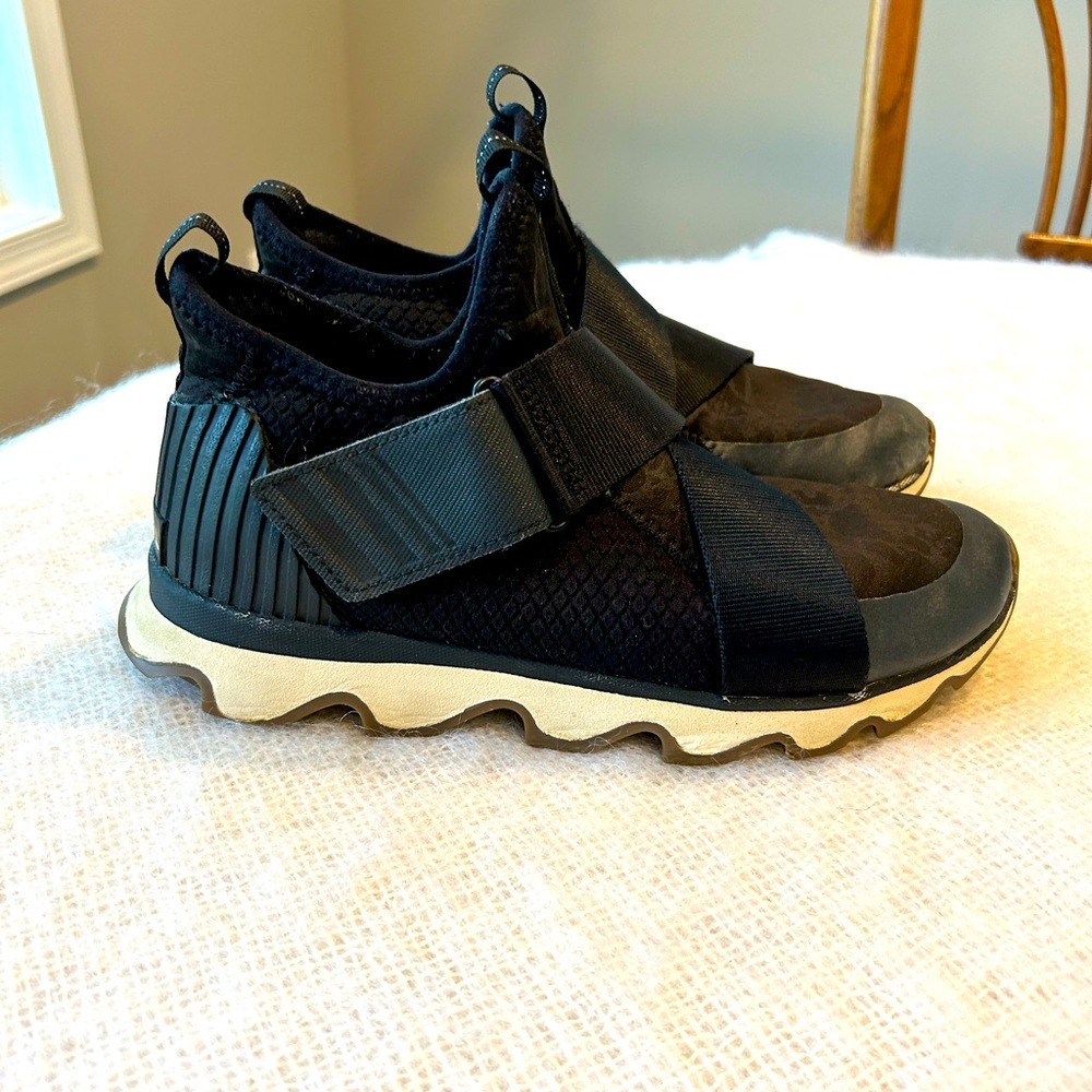 Sorel sneakers size 7.5
